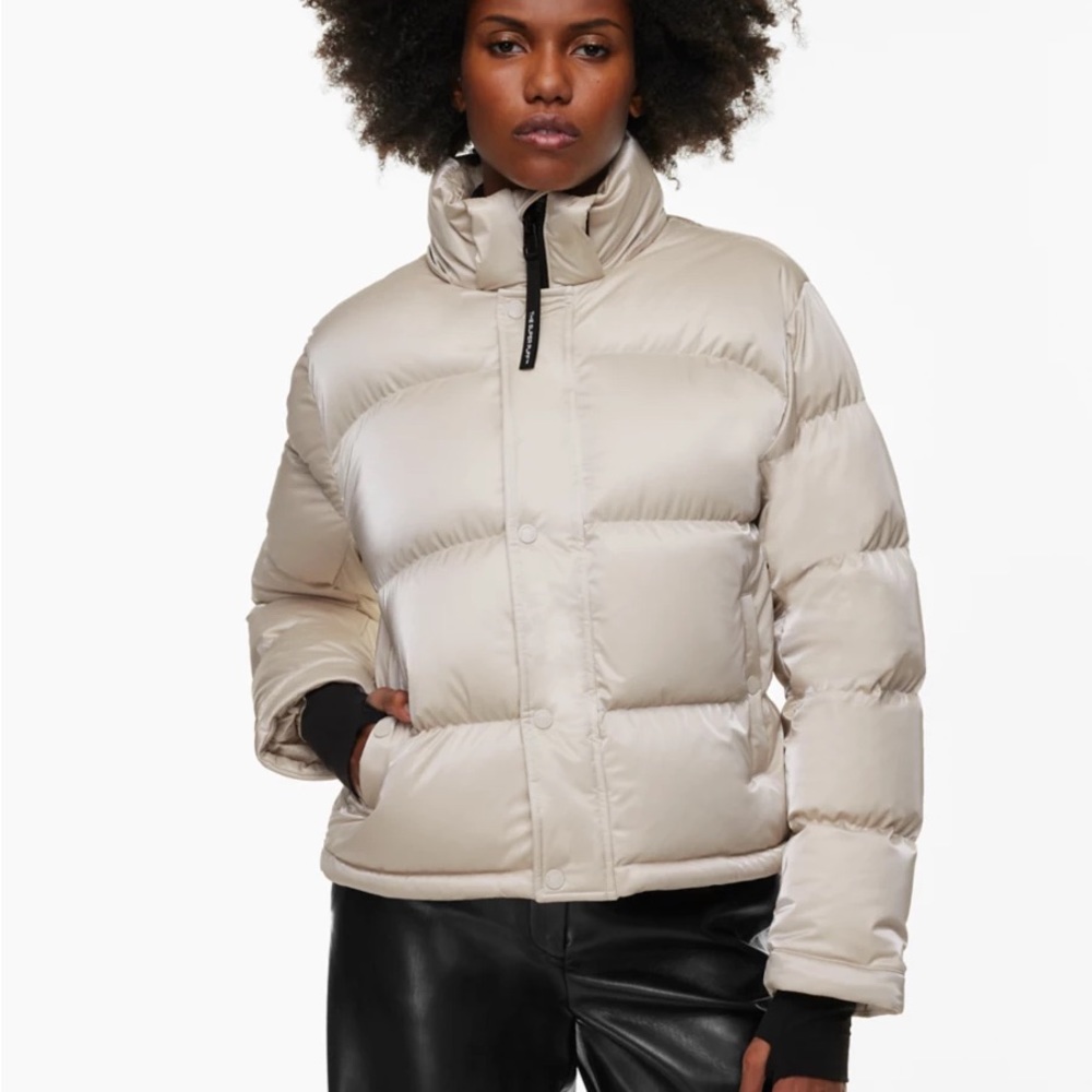 aritzia super puff shorty in XS